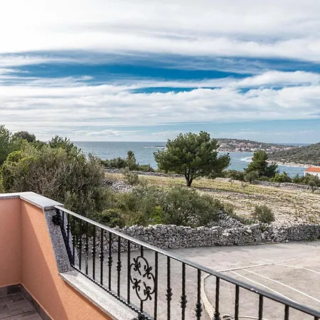 Apartment Cozy In With House Sea View
