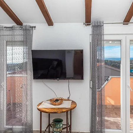 Apartment Cozy In With House Sea View Sevid