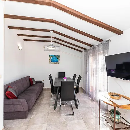 Cozy In With House Sea View